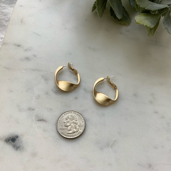 The Regina - Matte Gold Hoops with a Twist - Picture 6 of 6
